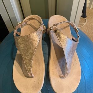 Vionic Kirra sandals